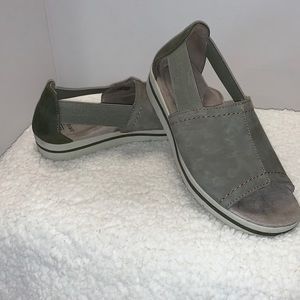 Earth Orgins  Carley Connie slide